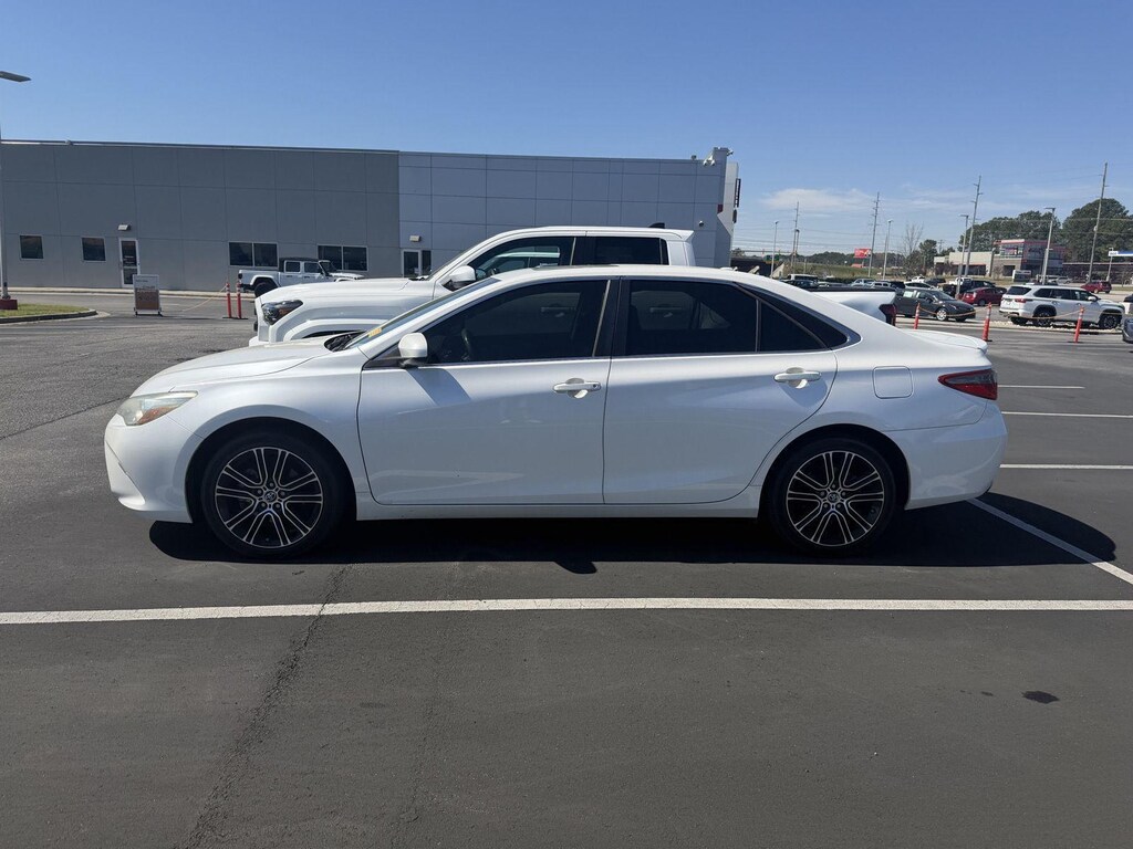 Used 2016 Toyota Camry SE w/Special Edition Pkg Sedan