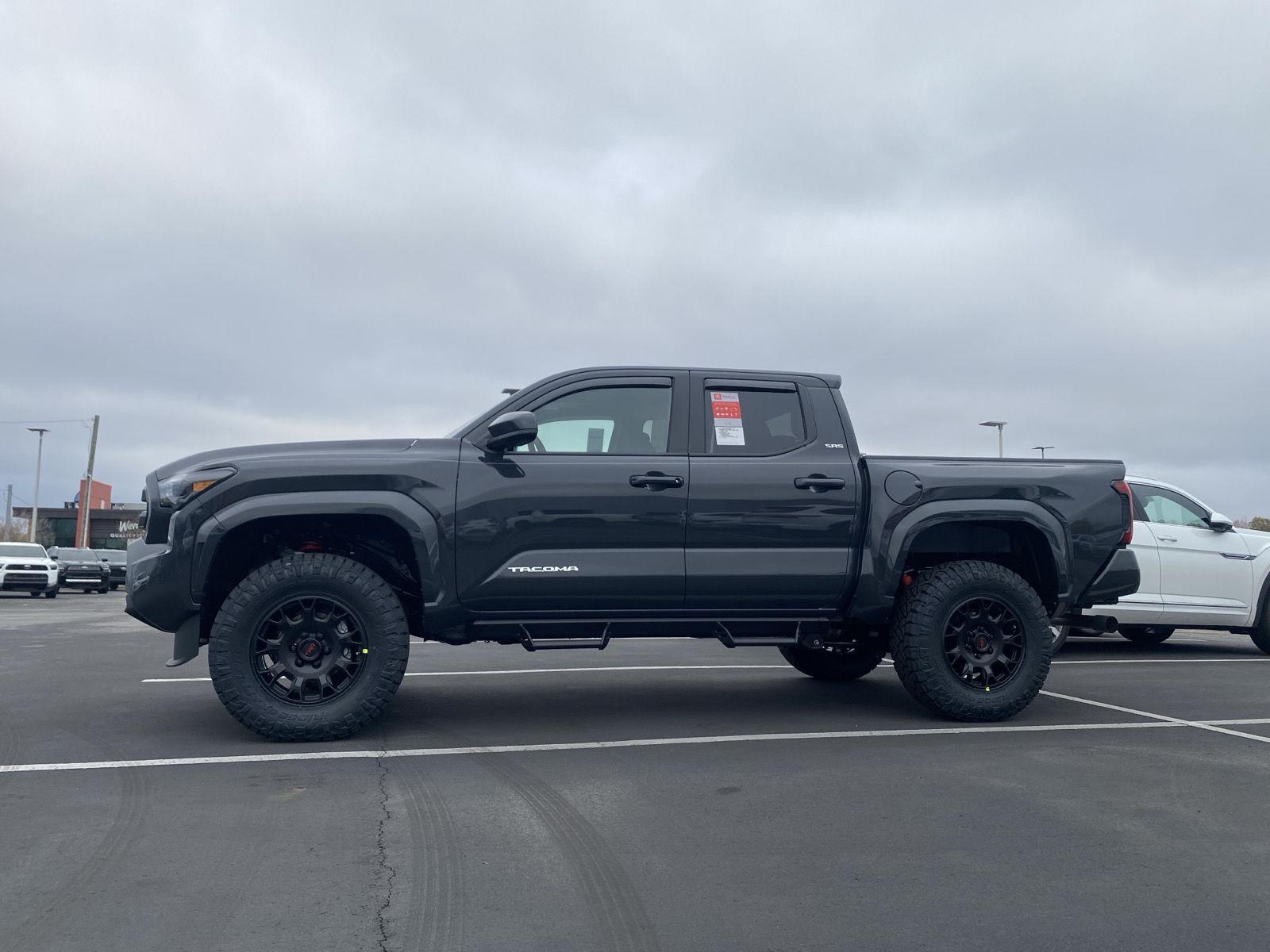 2025 Toyota Tacoma SR5 photo 4