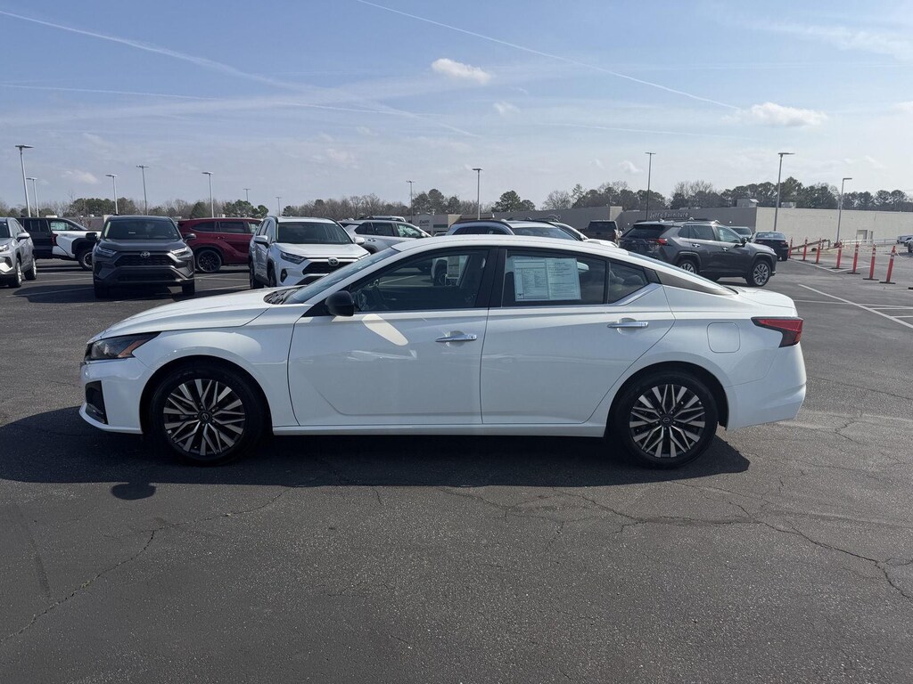 Used 2025 Nissan Altima SV Sedan