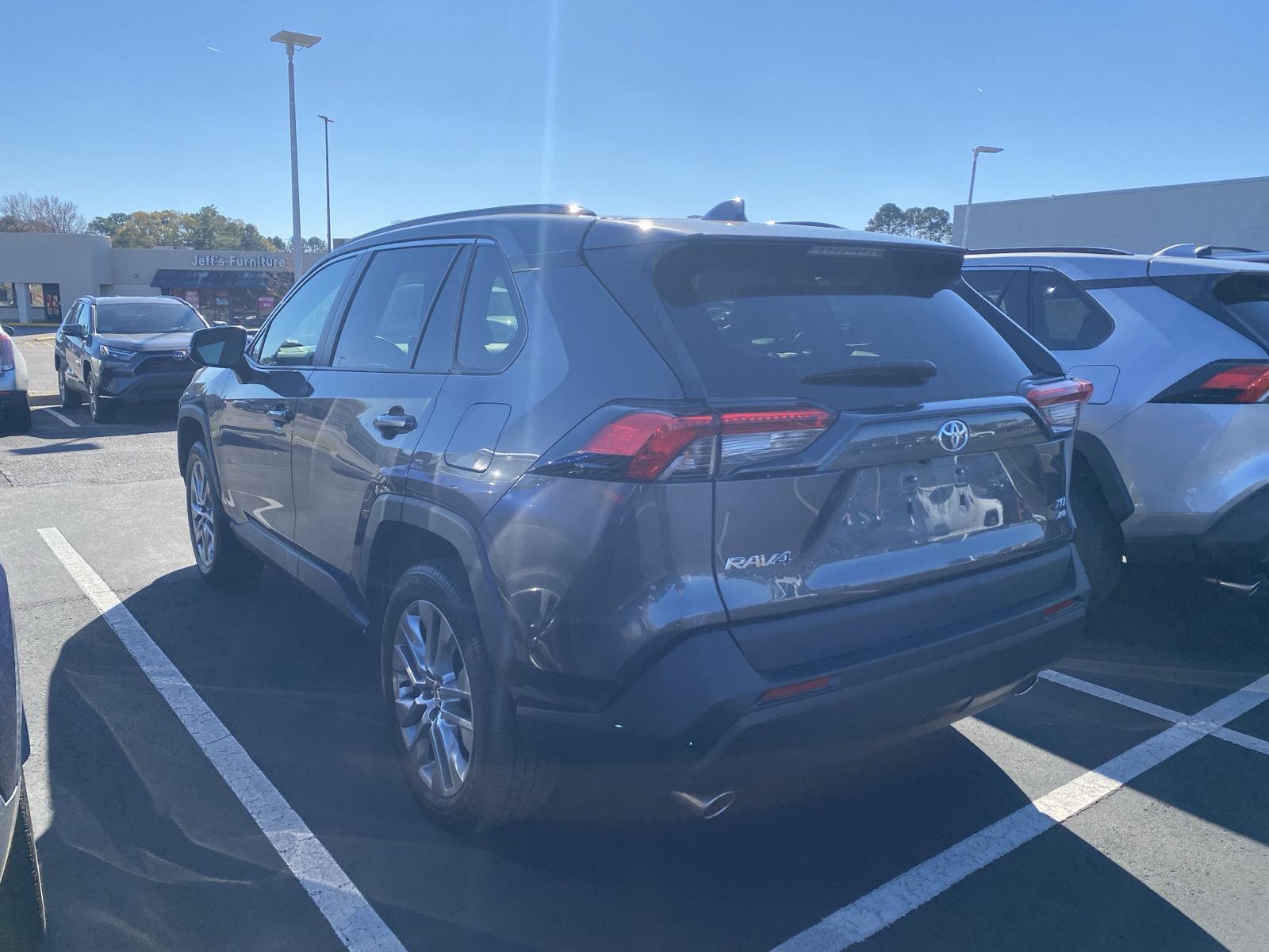 2023 Toyota RAV4 XLE Premium photo 3