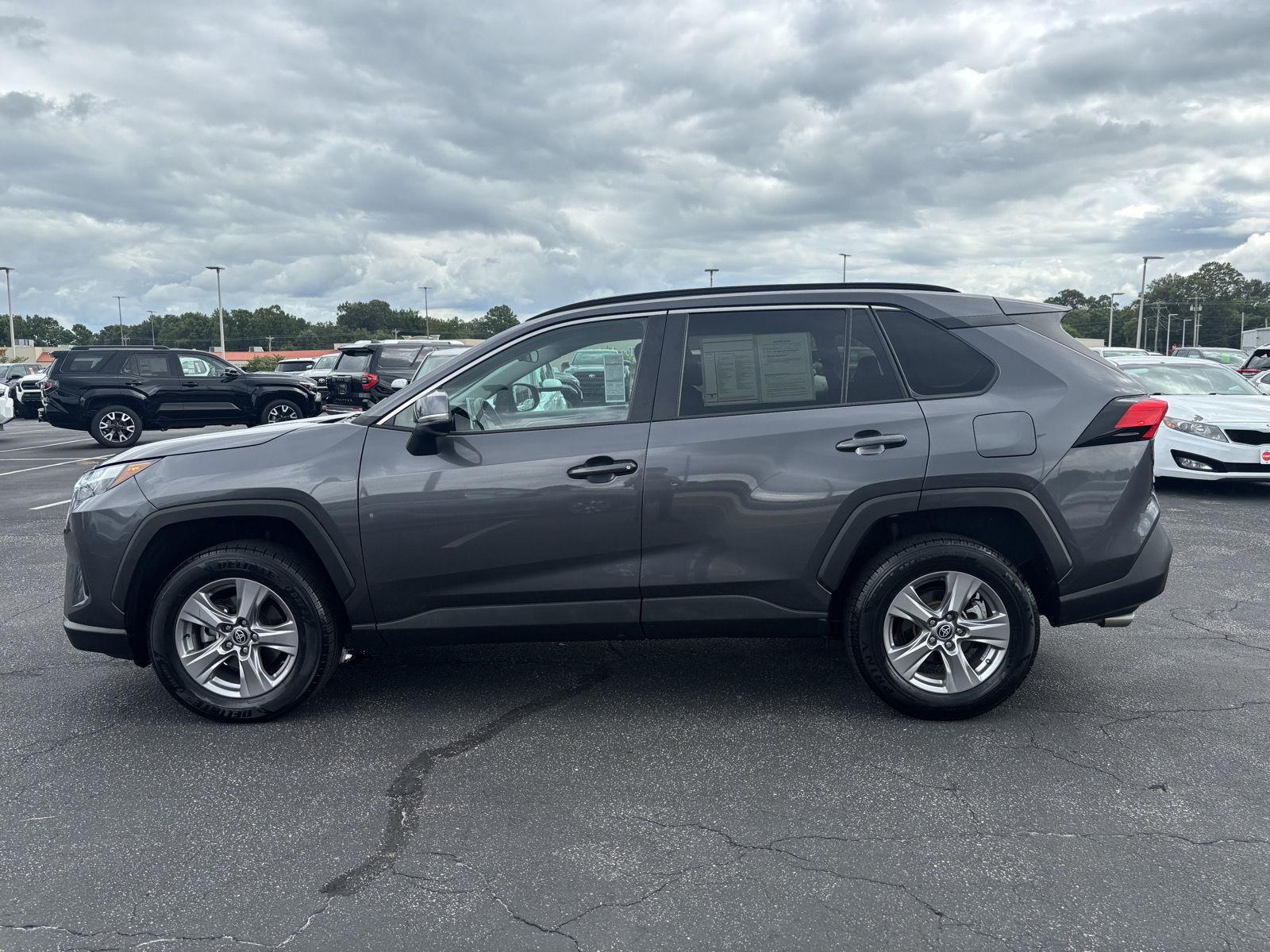 2023 Toyota RAV4 XLE photo 4