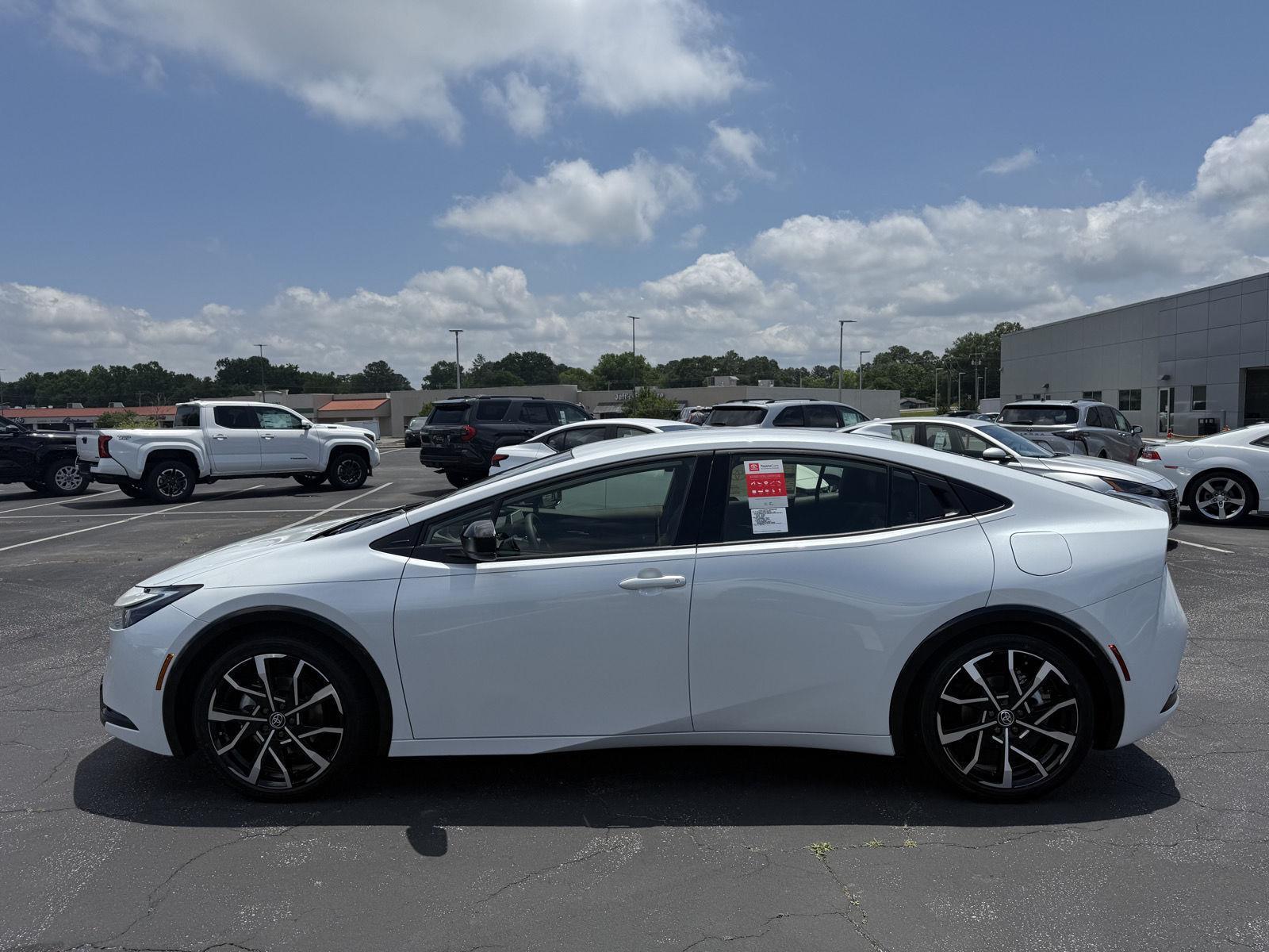 2025 Toyota Prius Plug-in Hybrid XSE photo 4