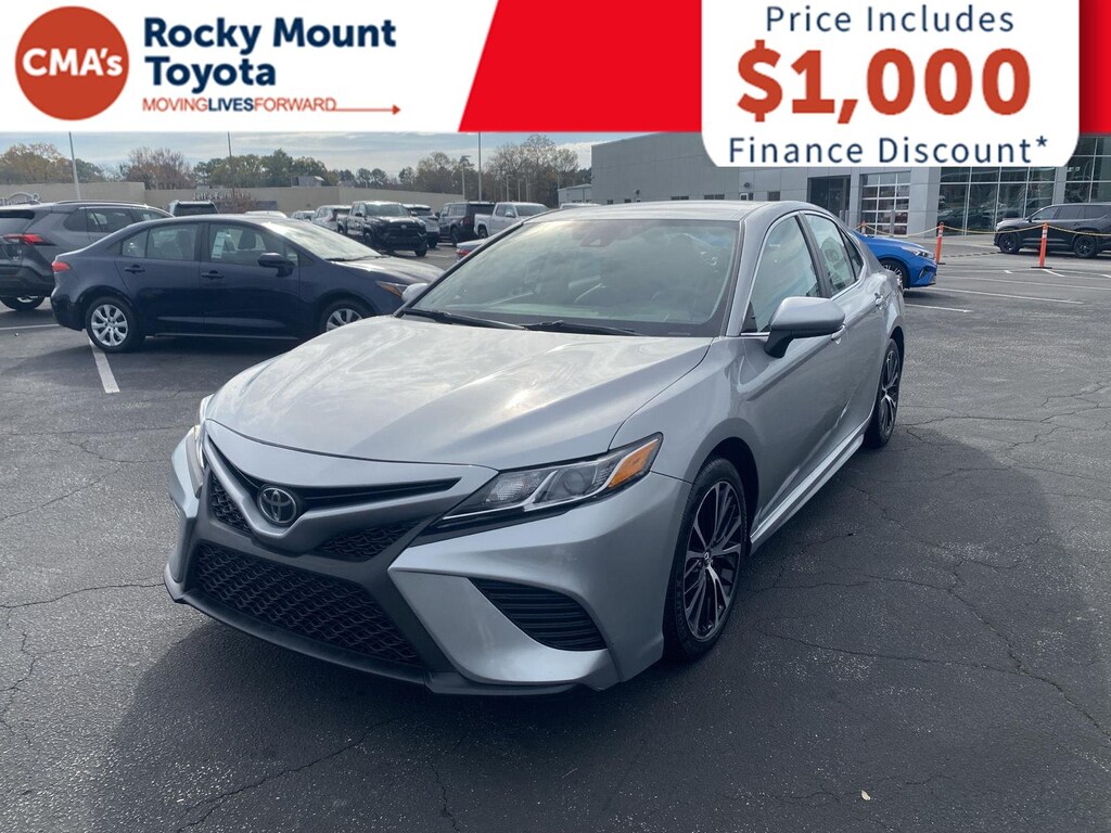 Used 2020 Toyota Camry SE Sedan