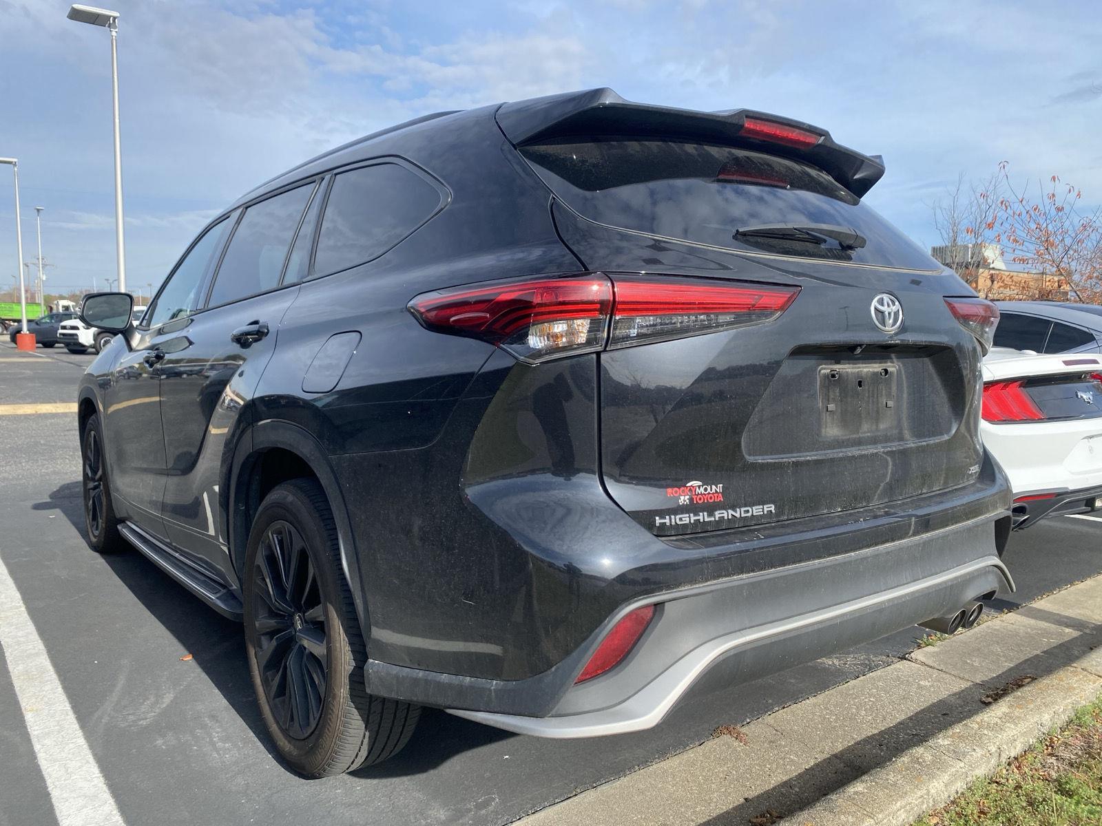 2023 Toyota Highlander L photo 3