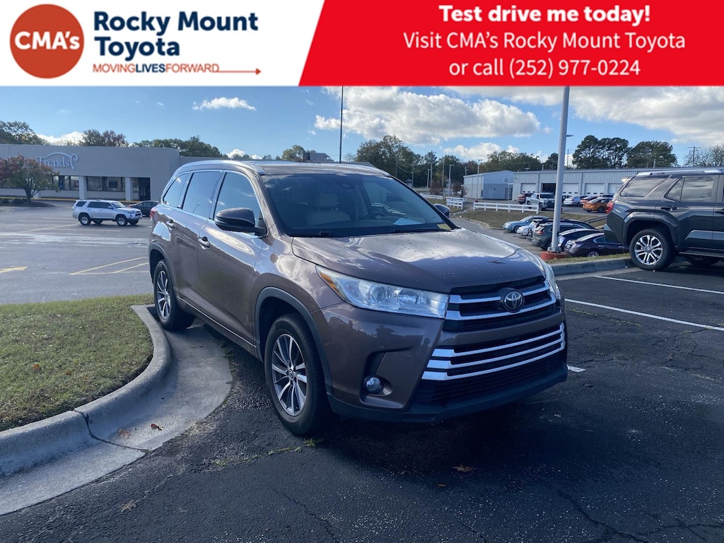 Used 2017 Toyota Highlander XLE V6 SUV