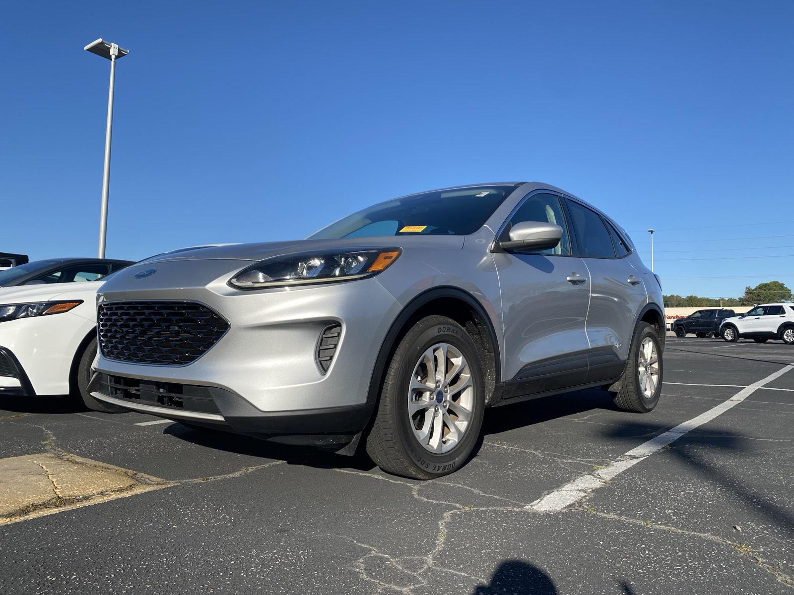 2020 Ford Escape SE photo 2