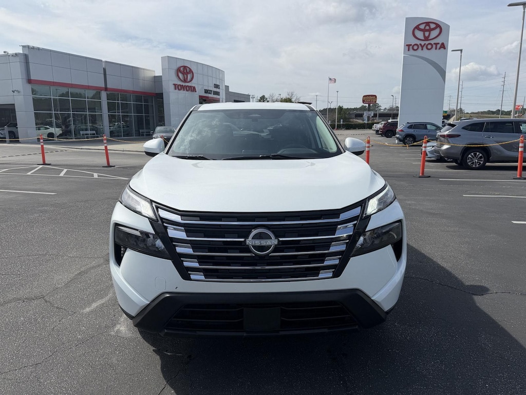 Used 2024 Nissan Rogue SV SUV