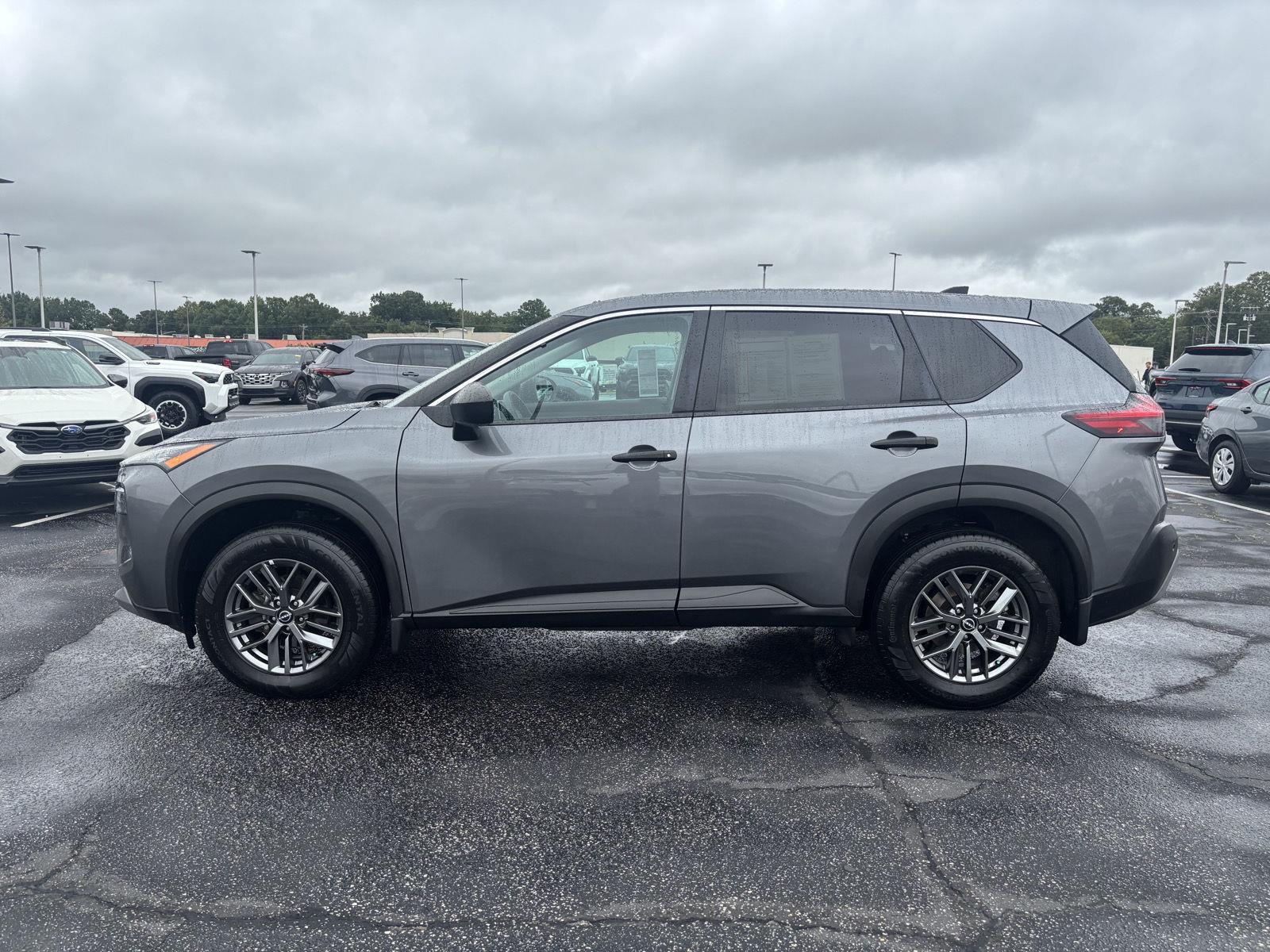 2022 Nissan Rogue S photo 3