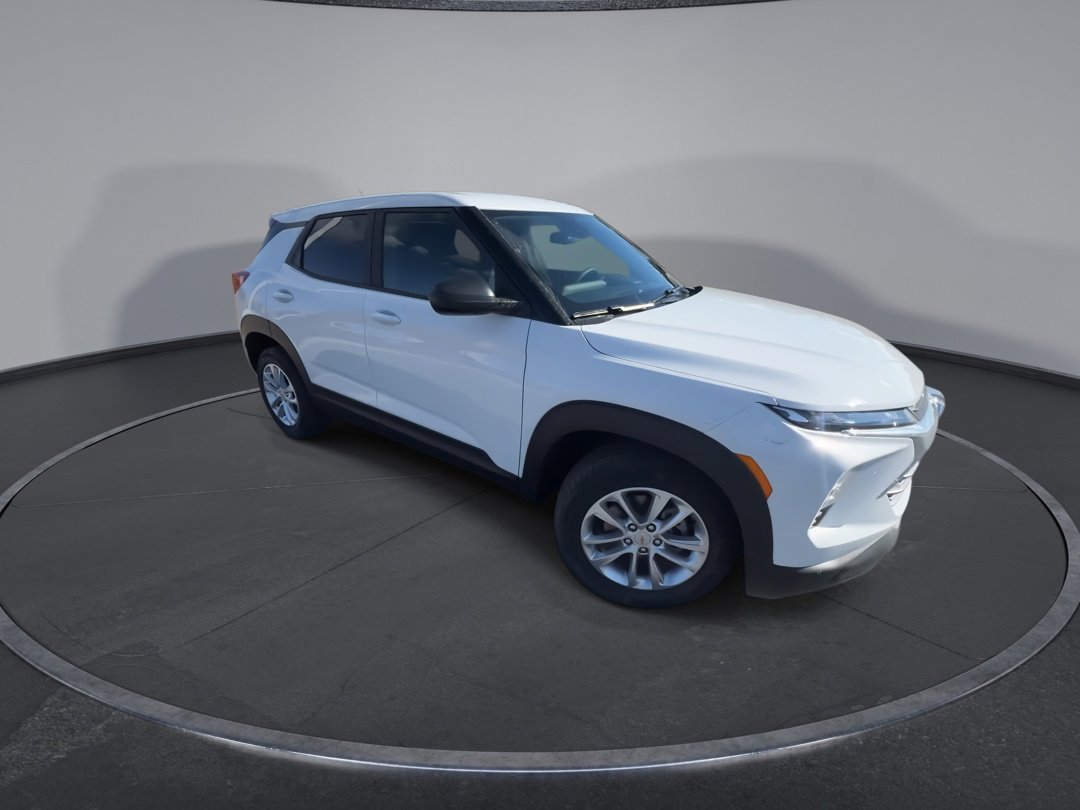 2026 Chevrolet Trailblazer LS photo 2