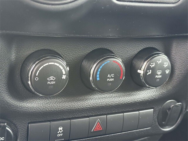 2017 Jeep Wrangler Willys Wheeler photo 4