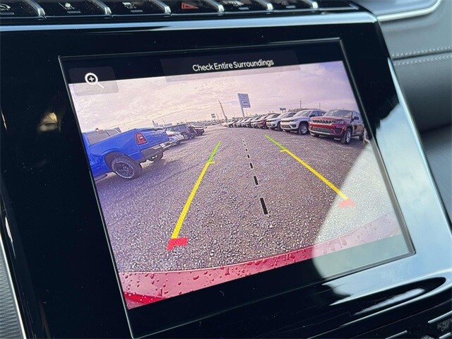 2025 Jeep Grand Cherokee Altitude photo 4