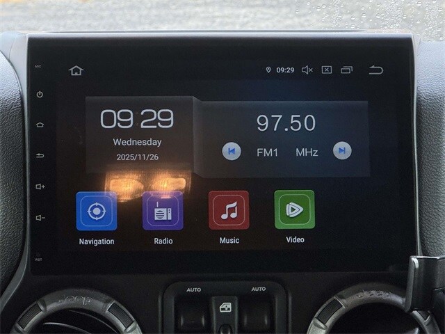 2017 Jeep Wrangler Unlimited Sport photo 3