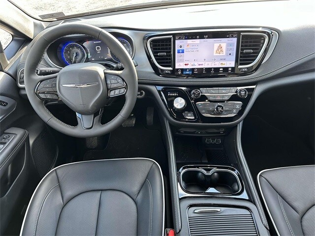 2025 Chrysler Pacifica Limited photo 2