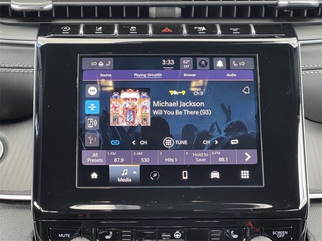 2025 Jeep Grand Cherokee Laredo photo 3