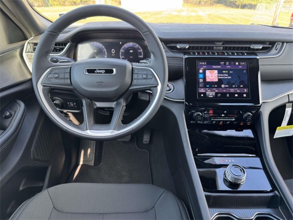 New 2025 Jeep Grand Cherokee Laredo SUV