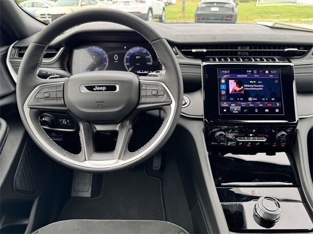 2025 Jeep Grand Cherokee Laredo Altitude X photo 2