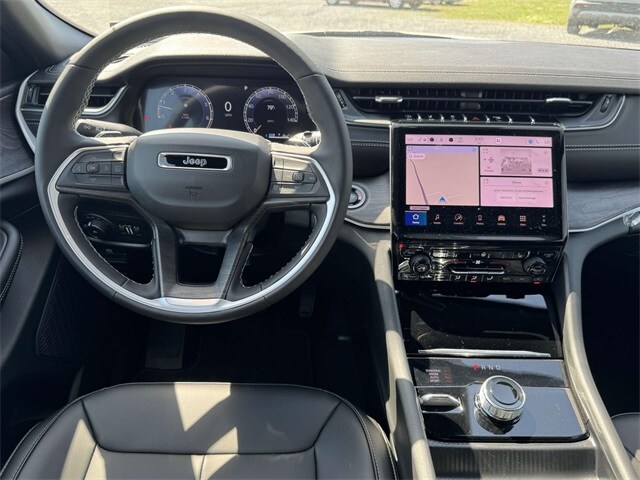 2025 Jeep Grand Cherokee Limited photo 2