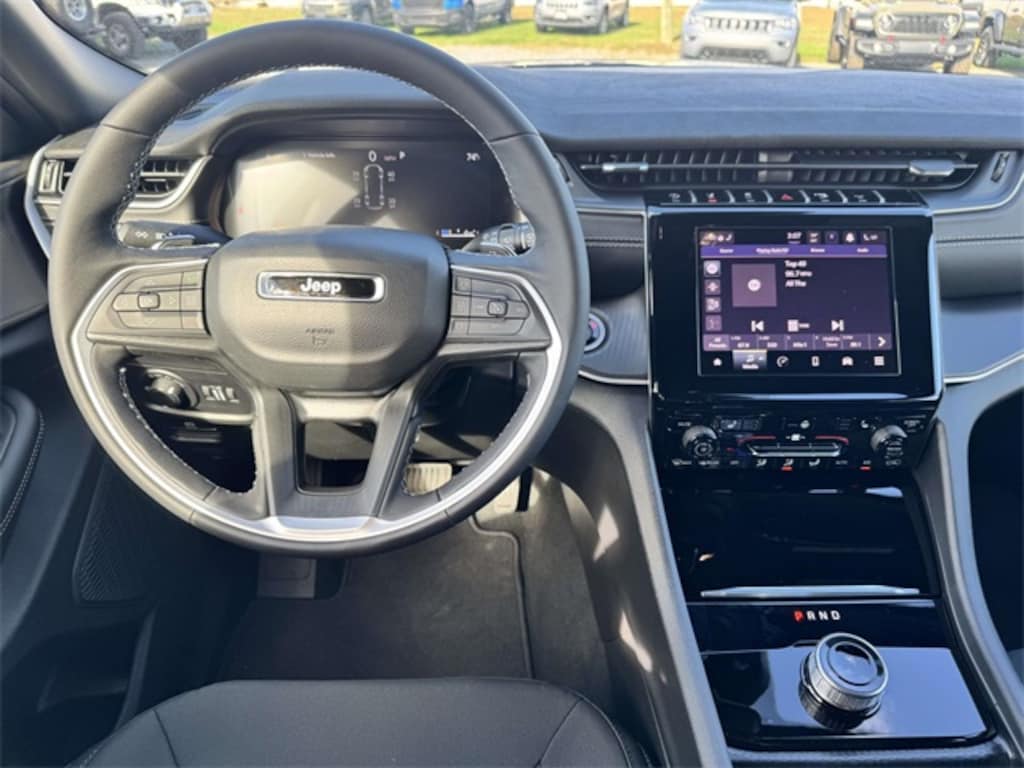 New 2025 Jeep Grand Cherokee L Laredo SUV