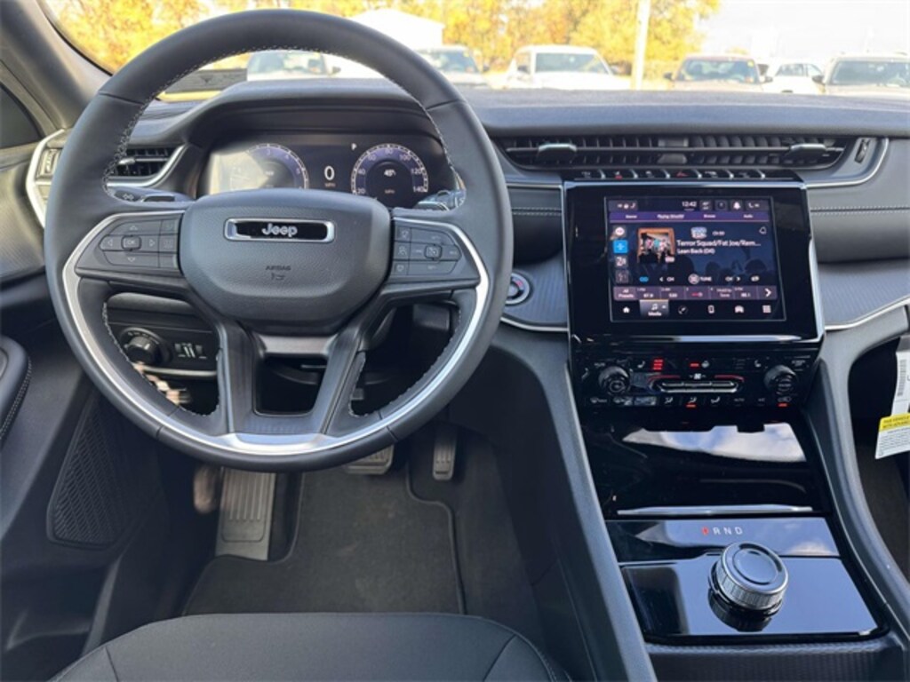 New 2025 Jeep Grand Cherokee Laredo SUV