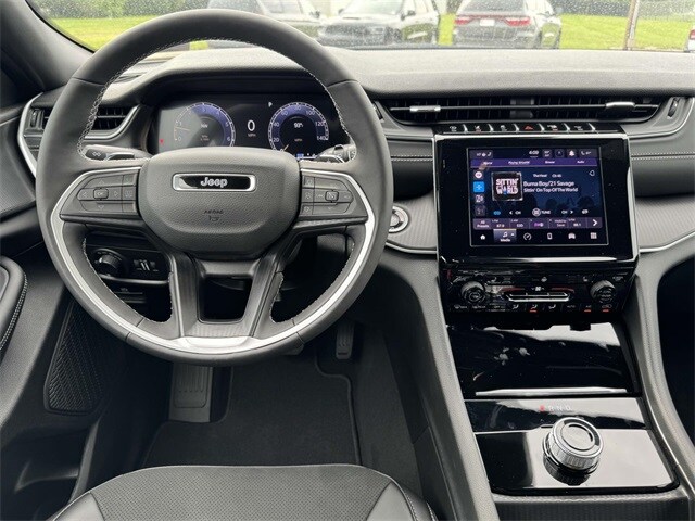 2025 Jeep Grand Cherokee Laredo Altitude X photo 2
