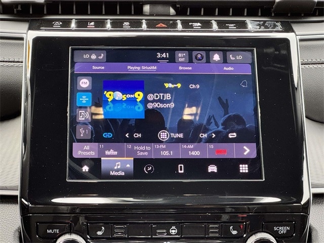 2025 Jeep Grand Cherokee Laredo Altitude X photo 3