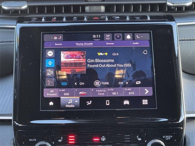 2025 Jeep Grand Cherokee Laredo X photo 3