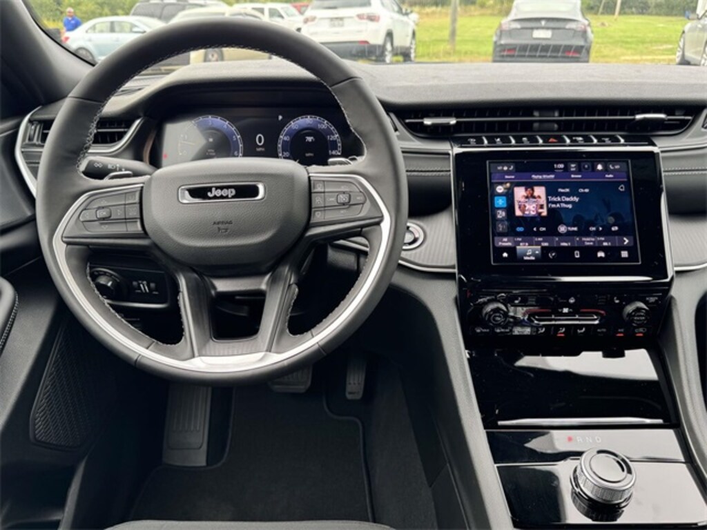 New 2025 Jeep Grand Cherokee L Laredo SUV