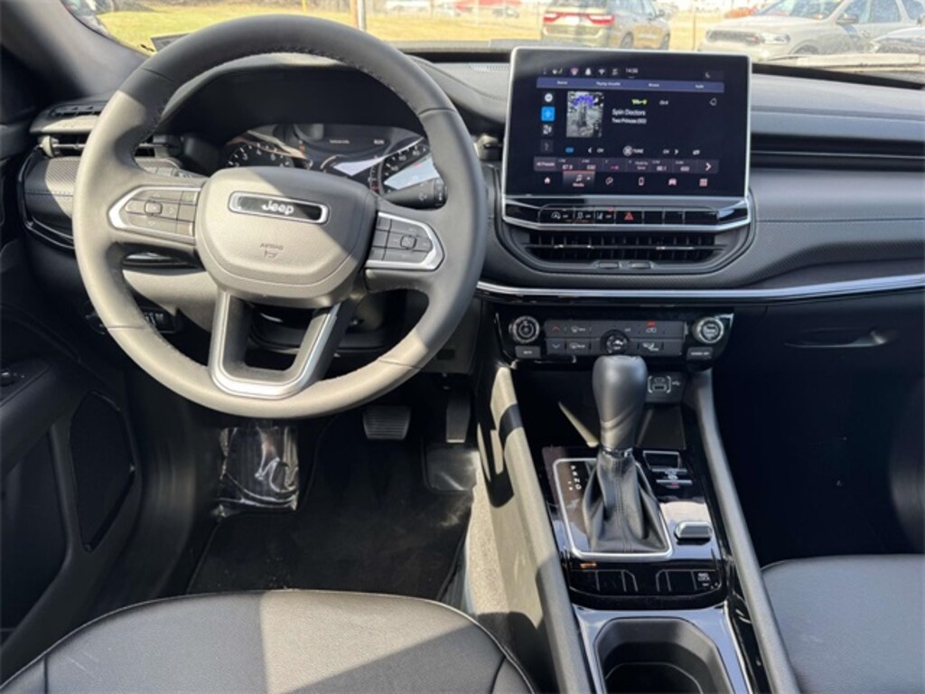 Used 2025 Jeep Compass Latitude SUV