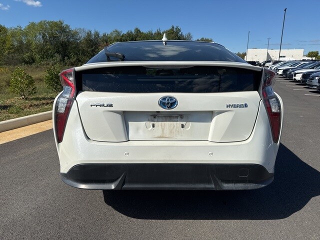2016 Toyota Prius Four photo 2