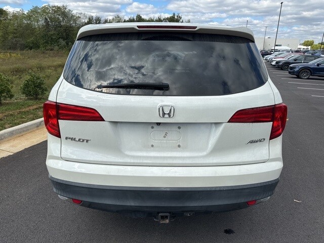 2017 Honda Pilot EX photo 2
