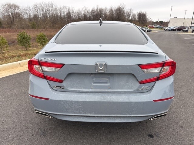 2022 Honda Accord Sport 2.0T photo 2