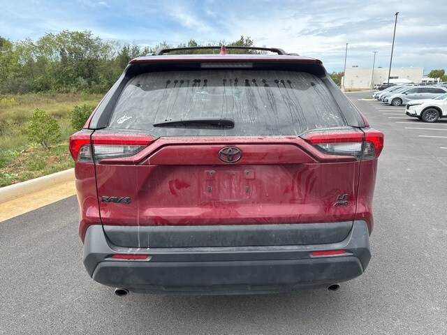 2021 Toyota RAV4 LE photo 2
