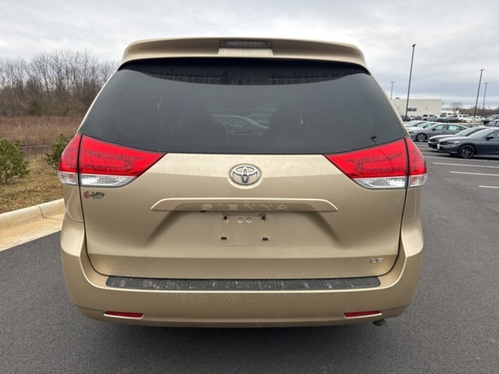 Used 2011 Toyota Sienna Base Minivan/Van