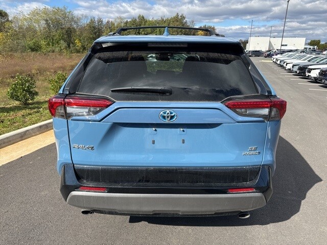 2023 Toyota RAV4 Hybrid SE photo 2