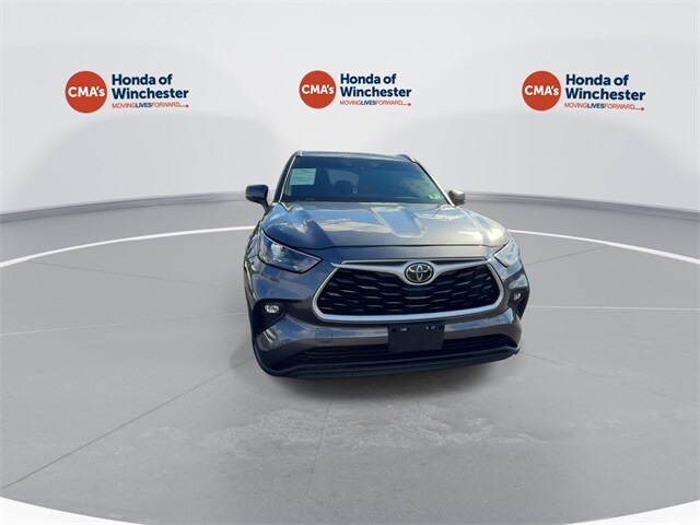2022 Toyota Highlander XLE photo 3