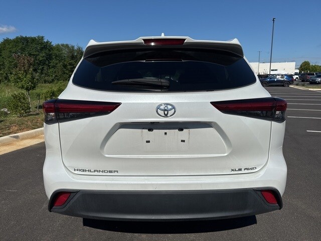 2023 Toyota Highlander L photo 2