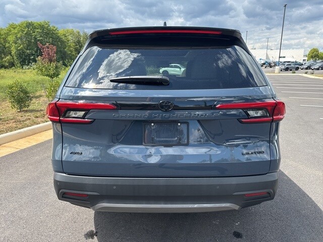 2024 Toyota Grand Highlander Limited photo 2