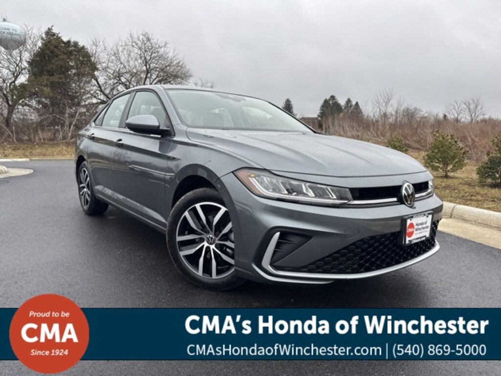 Used 2025 Volkswagen Jetta 1.5T SE Sedan