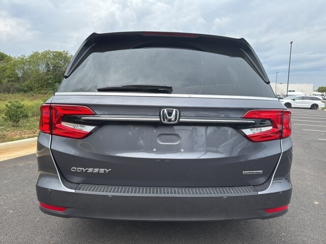 2024 Honda Odyssey Touring photo 2