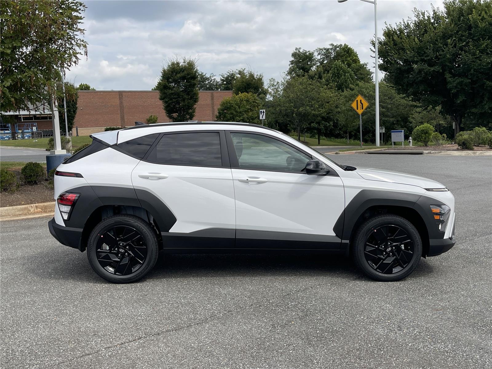 2026 Hyundai Kona SEL photo 2