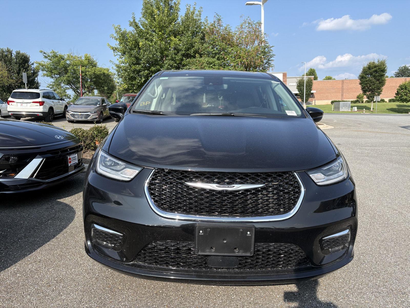 2024 Chrysler Pacifica Hybrid photo 2