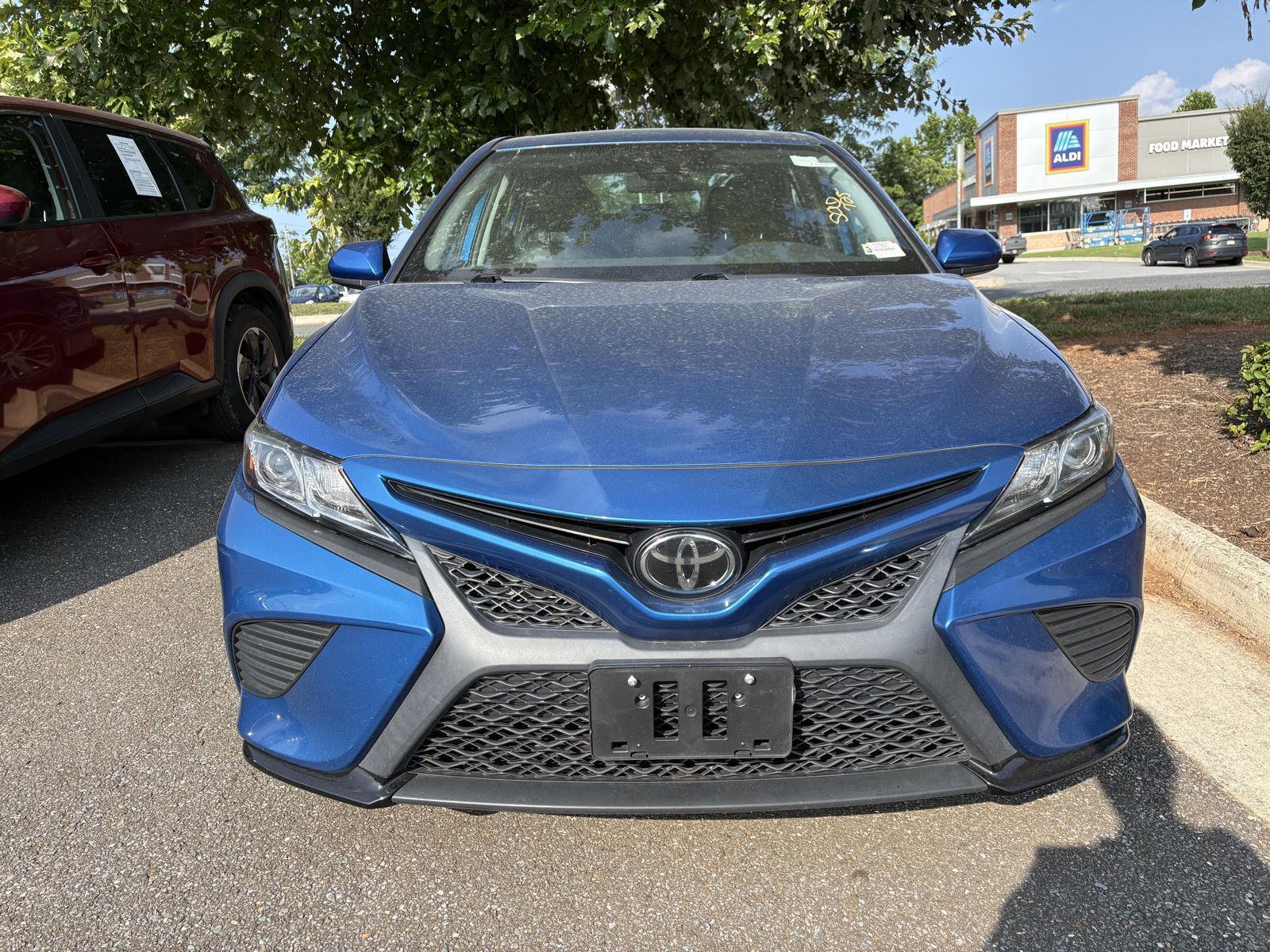 2020 Toyota Camry SE photo 2