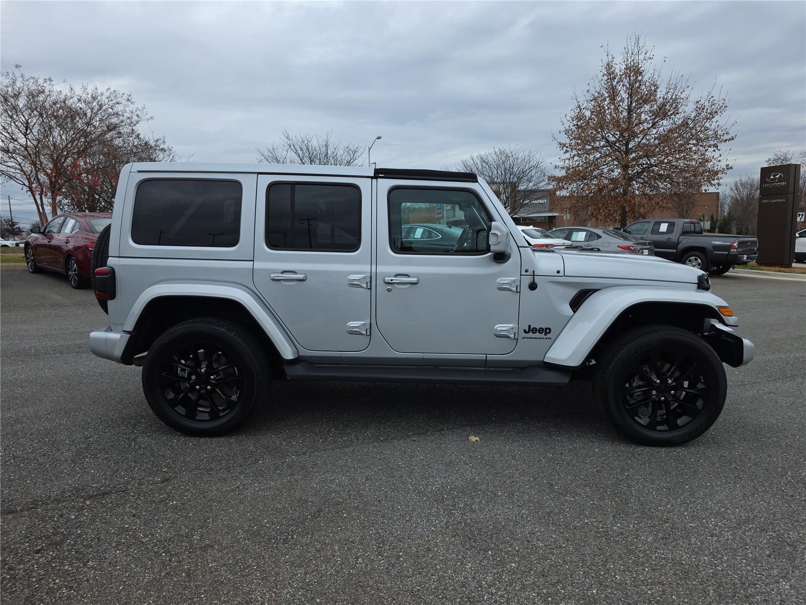 2023 Jeep Wrangler High Altitude photo 3
