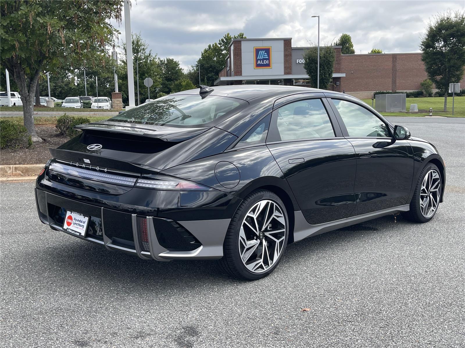 2025 Hyundai Ioniq 6 SEL photo 4