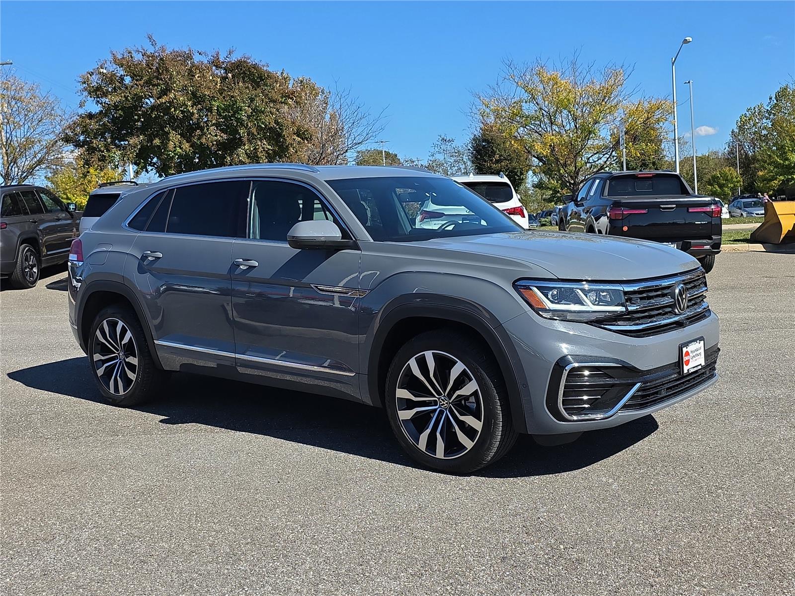 2023 Volkswagen Atlas Cross Sport V6 SEL Premium R-Line photo 2