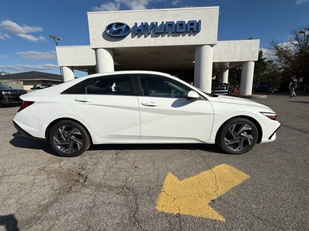 New 2025 Hyundai Elantra SEL Convenience Sedan