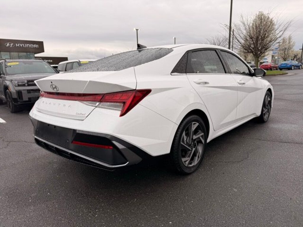 Certified 2024 Hyundai Elantra Limited Sedan