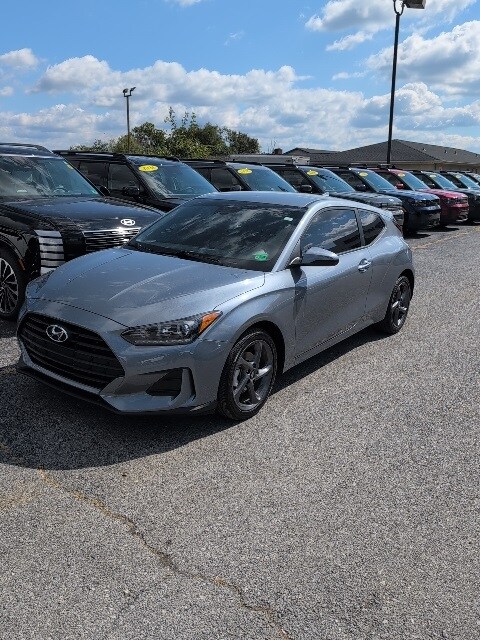 2020 Hyundai Veloster 2.0L Premium photo 2