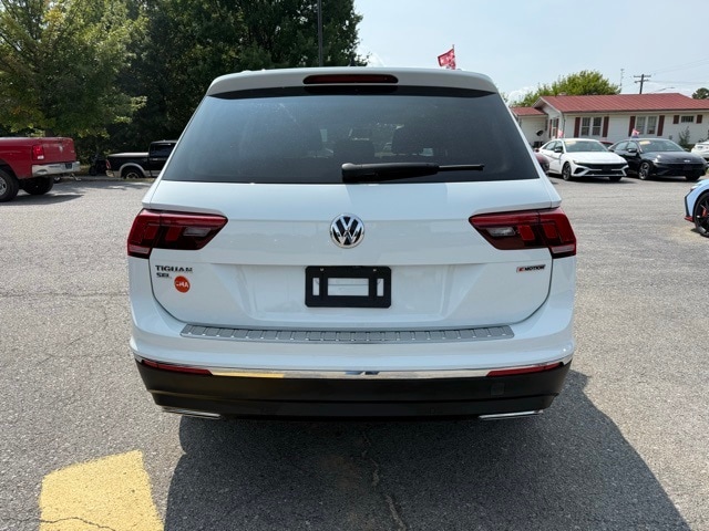 2019 Volkswagen Tiguan SEL photo 3