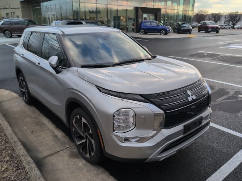 Used 2024 Mitsubishi Outlander SE SUV